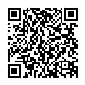 原本还在懵懂的众人只感觉自己瞬间落入了一个巨大的漩涡里面二维码生成