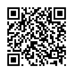又再次把第二块毛料摆在了解石机上二维码生成