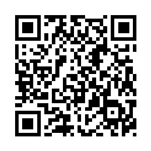 又或是因为那些满布他周围的陌生面孔二维码生成
