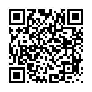 又担心被站在门外的两个侍应听到二维码生成