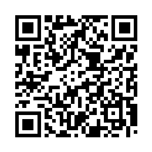 又指着一个女生怀里抱着的毛毛狗二维码生成