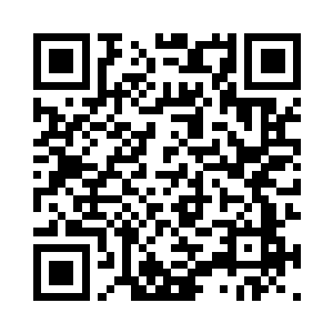 又用另一条毛巾小心翼翼地帮薄荷擦拭的脸颊二维码生成