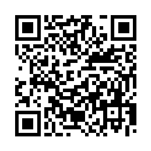 双手下意识的揽住眼前男子的虎项二维码生成