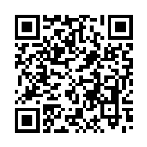 双手在面前极快地结出复杂的手势二维码生成