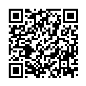 双手抓着赵纯良的手臂不断的摇着二维码生成