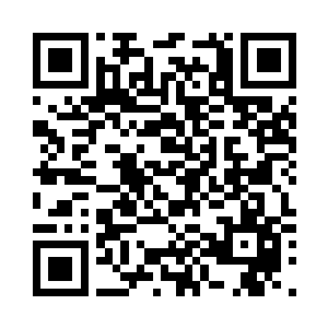 双眼惊恐地看着眼前这个年轻的男人二维码生成
