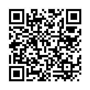 双眼死死盯着前方随风摆动的草丛二维码生成