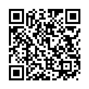 双脚在地上拖出了两道浅浅的凹痕二维码生成