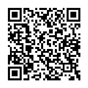 反倒为那菱角分明的俊脸凭添了一股成熟男人味二维码生成