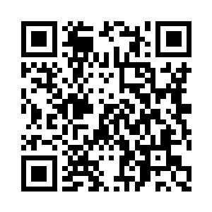 反倒惬意地双手环胸站在那里看了起来二维码生成