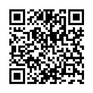 发现不远处的地面是空缺了一大块的二维码生成