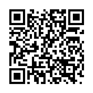 发现彭飞正坐在房内桌子上无聊的玩着小刀二维码生成