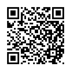 发现自己躺在一个硬邦邦的木板床上二维码生成