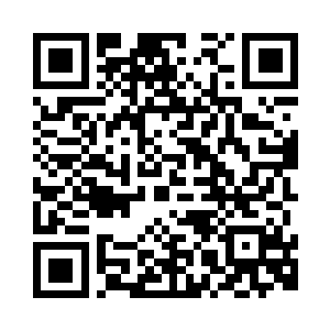 取出一枚婴儿拳头大小的金色果子二维码生成