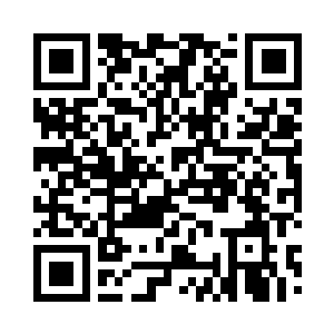 取出手机拨通在美国留学的小表弟电话二维码生成