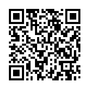 取出钱包拿出一张百元大钞递给阿婆二维码生成