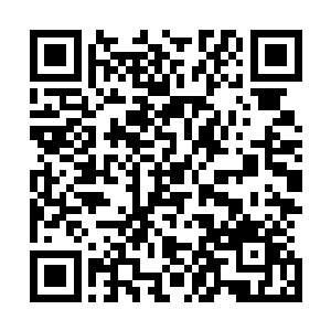 古丽莎她们就很没见识的尖叫笑着朝那落地的物资箱跑过去二维码生成