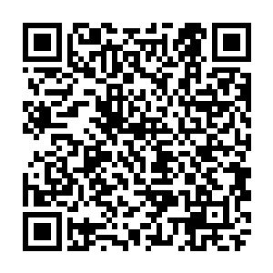 另一个则站在明丹姝面前犯了难――淑妃娘娘正紧紧拽着烟岚郡主的衣裙二维码生成