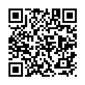 另一只手依然抓着一柄开裂的石矛二维码生成