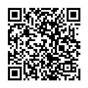 另一只手立掌在自己脖子上朝着许紫烟做出了一个杀的姿势二维码生成