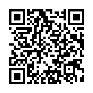 另一只手轻轻揪起黏在身上的衬衫二维码生成