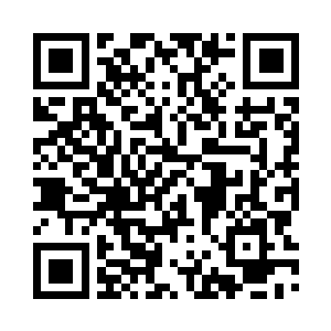 另外一个机甲趁势也抱住了一条尾巴二维码生成