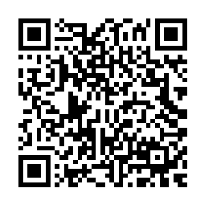 另外一边的搂着两名穿着暴露辣妹的罗志德的耳朵也竖了起来二维码生成