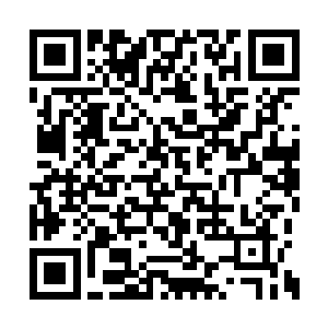 只剩下如几座大山的天青石以及各种的矿石材料二维码生成