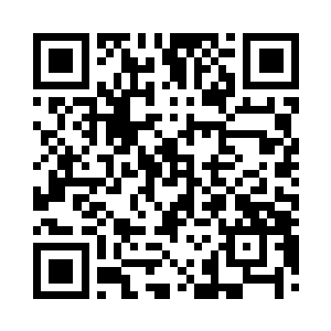 只是走进来对着沙发上的龙天漪单膝跪地二维码生成