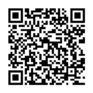 只是那倾倒出来略微抖动的水流也许流露了一点她的心情二维码生成