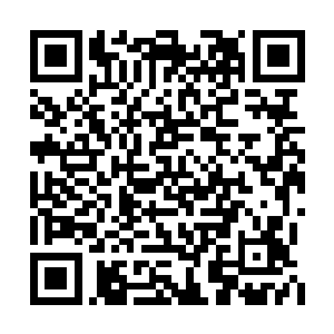 只有临河村的村头领着几个手下懒洋洋的走过来二维码生成