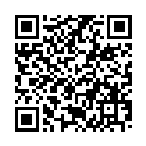 只有张潇晗手里的紫光散发的光芒二维码生成