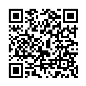 只见一名中年男子有些狼狈的从地上站起身二维码生成
