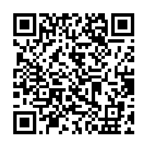 只见两团白花花的嫩肉毫无预兆晃进自己的视线区域二维码生成