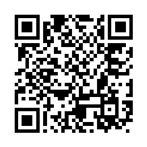 只见他的手上有几条细细的虫子在那里扭动着二维码生成