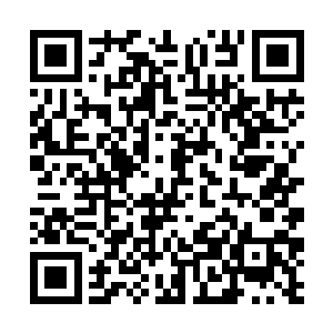 只见原本无比奢华的包厢此时也变得无比的狼藉起来二维码生成