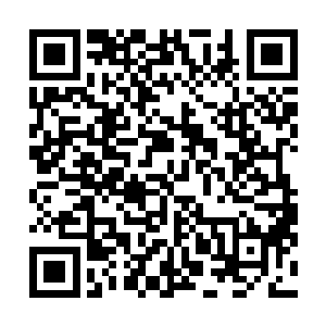 只见天上那几个隐隐约约的小点忽然开始慢慢地向下落去二维码生成