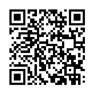 只见夭华背对着房门这边站在书桌旁二维码生成