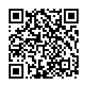 只见旁边潮人轩海鲜酒店外面停了三辆车二维码生成