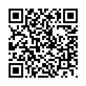 只见显示器中出现了两名男子的相片二维码生成