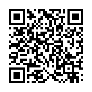 只见最里面的火堆旁站起来一位清俊道士二维码生成