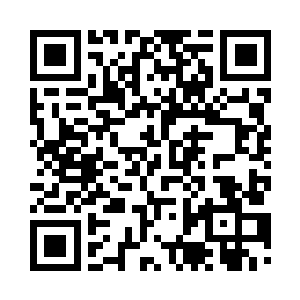 只见蔡勇正坐在正中间的那张桌子上二维码生成