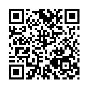 只见那原本坐在椅子上的男人倏尔站起来二维码生成