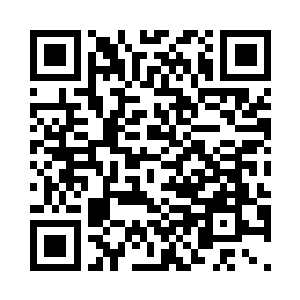 只见钟平的身形缓缓出现在他的身边二维码生成