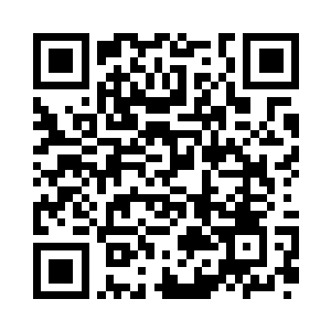 只见长长的街道边一溜大排档的摊位二维码生成