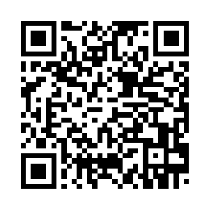 只见雨果低下头吹着水杯里的茶叶二维码生成