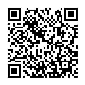 可就在这金刚琢在划过那两个超级金人身边的瞬间二维码生成