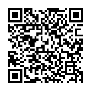 可是却足以让在场的宾客都听清楚的……虽没有直接说出来二维码生成