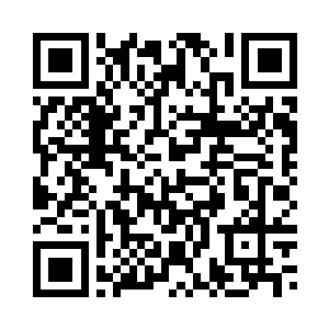 右手无回剑再度施展斩风剑技劈出二维码生成