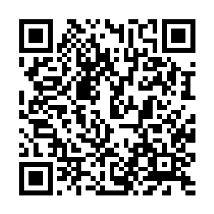 叶明静已经拉着他到自己的大班椅上抱着当连体人了二维码生成